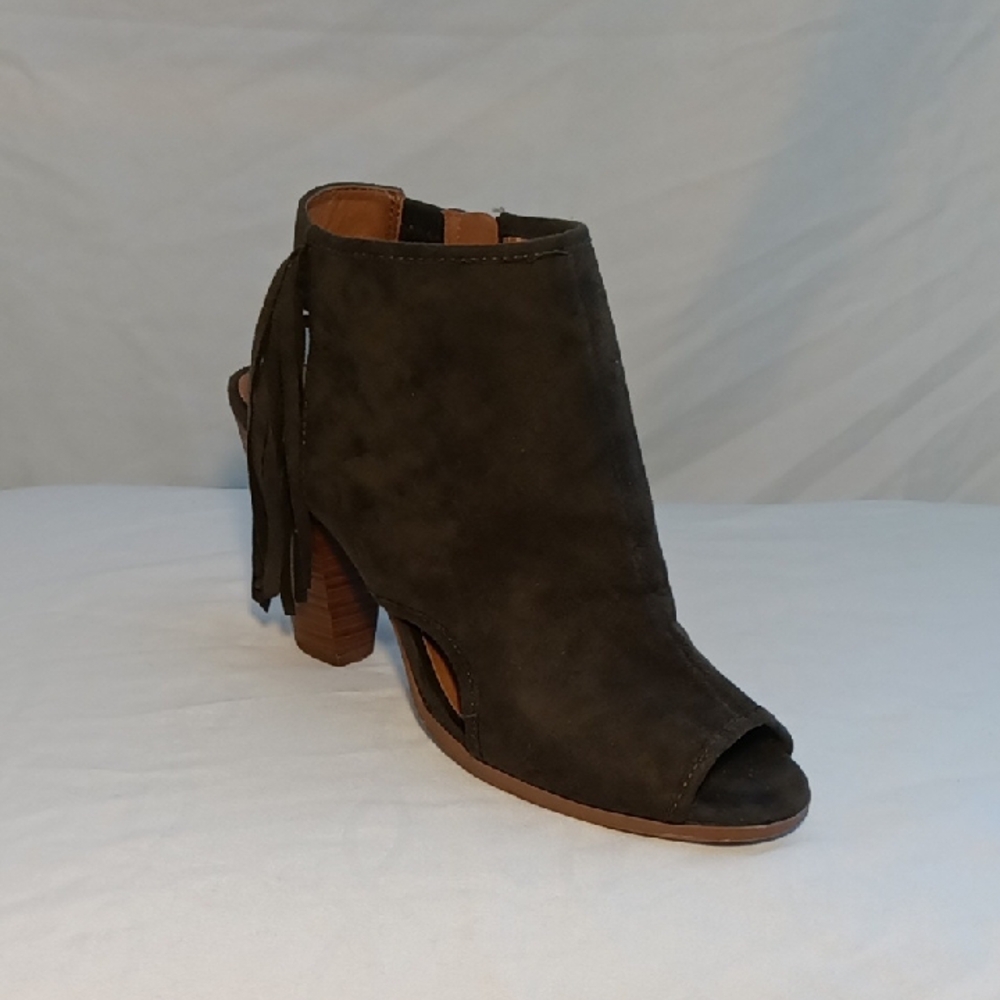 Elegant Suede Peep-Toe Ankle Booties